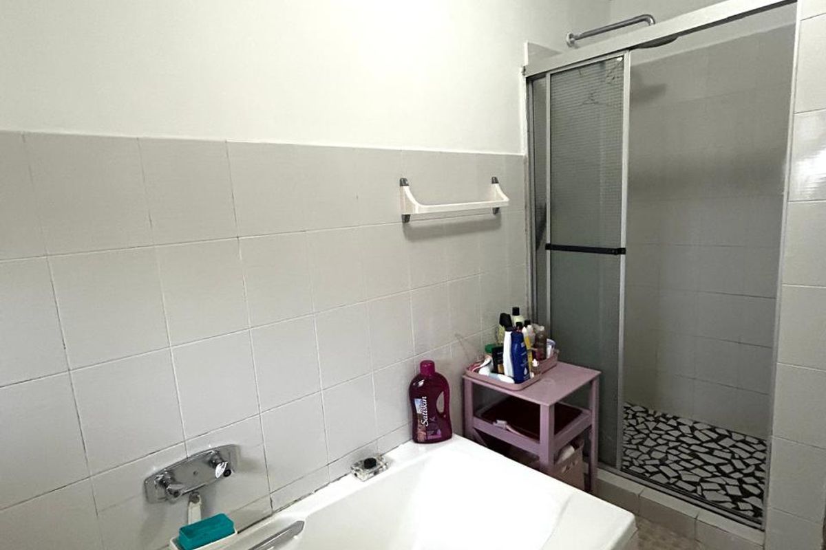 Five Bedroom Family Home - Photo 5