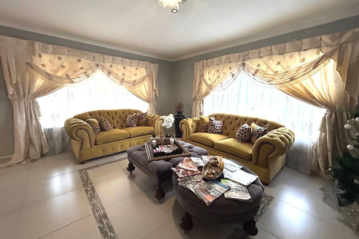 Five Bedroom Family Home - Photo 2