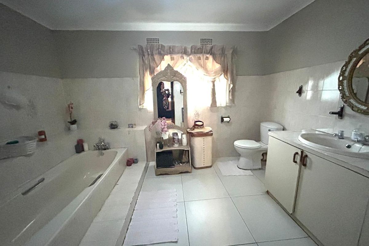 Five Bedroom Family Home - Photo 4