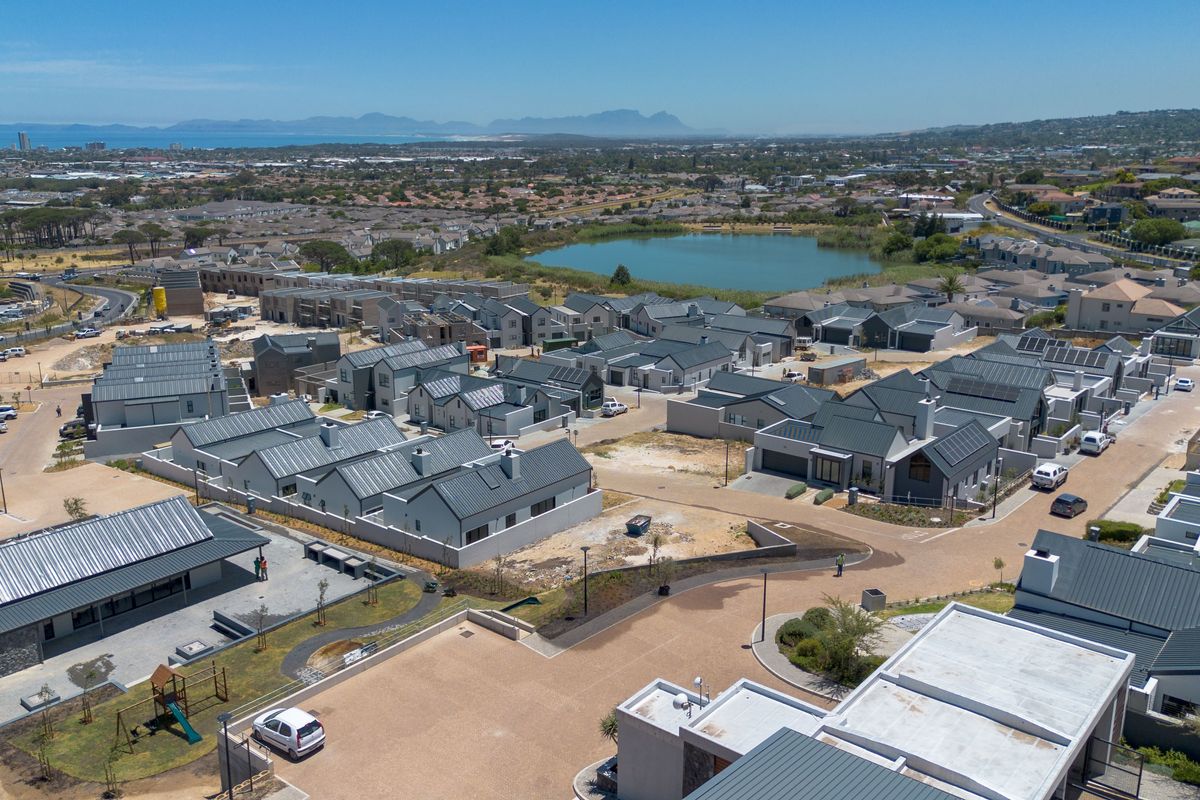 Contemporary Living, Crafted for You in Somerset West - Photo 4