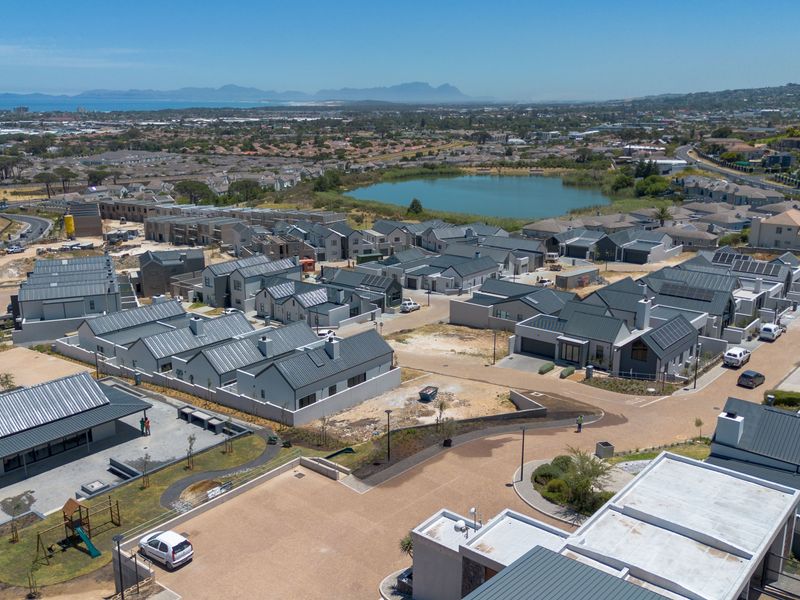 Contemporary Living, Crafted for You in Somerset West - Photo 4