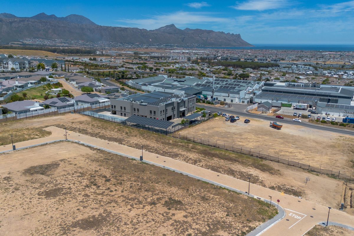 Contemporary Living, Crafted for You in Somerset West - Photo 3