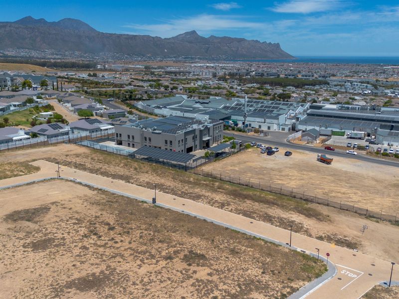 Contemporary Living, Crafted for You in Somerset West - Photo 3