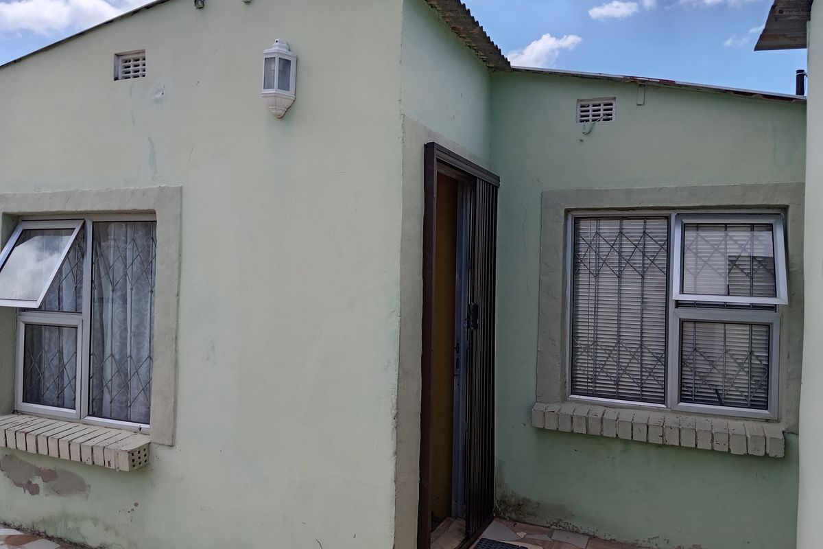 HOUSE FOR SALE Soweto-on-Sea - Photo 4