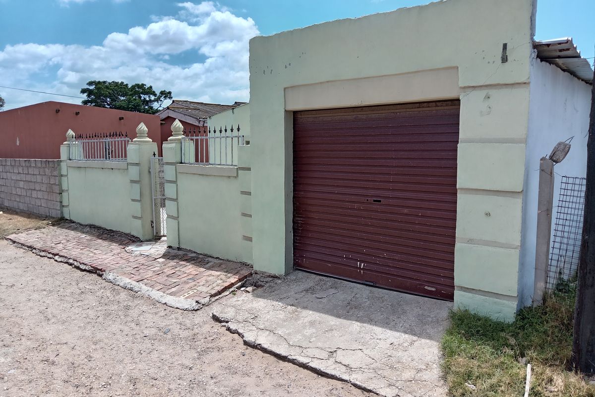 HOUSE FOR SALE Soweto-on-Sea - Photo 2