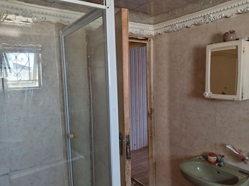 HOUSE FOR SALE Soweto-on-Sea - Photo 10