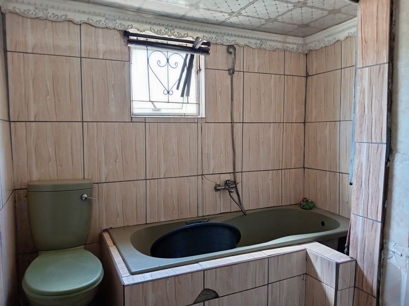 HOUSE FOR SALE Soweto-on-Sea - Photo 9