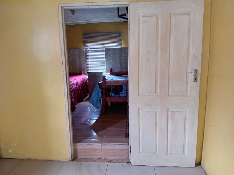 HOUSE FOR SALE Soweto-on-Sea - Photo 7