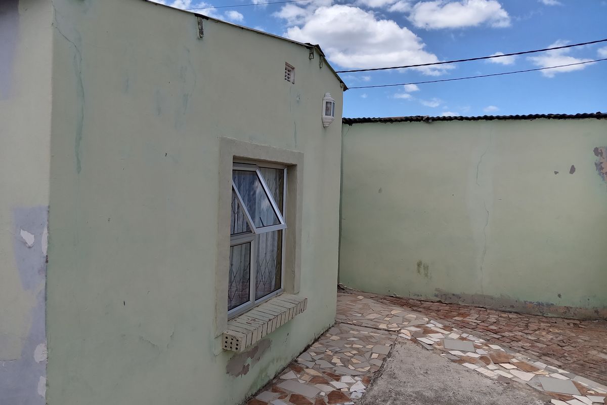 HOUSE FOR SALE Soweto-on-Sea - Photo 3