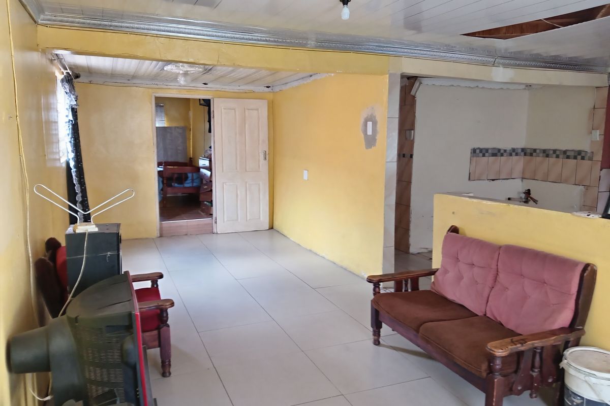 HOUSE FOR SALE Soweto-on-Sea - Photo 5