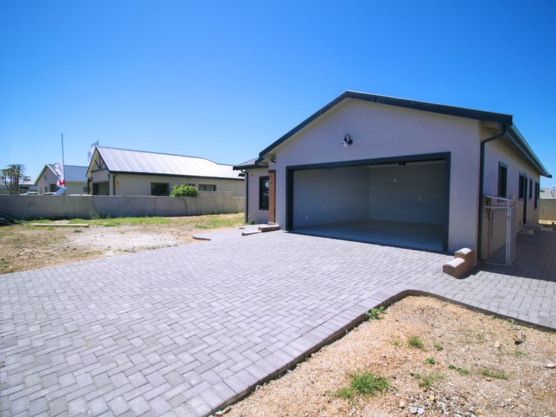 Contemporary Newly Built Family Home | Fountains Estate - Photo 5