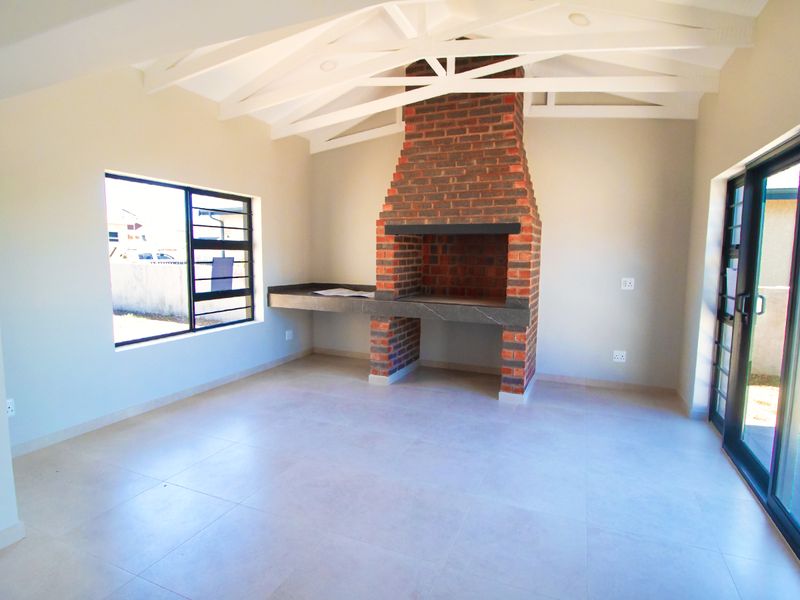 Contemporary Newly Built Family Home | Fountains Estate - Photo 9