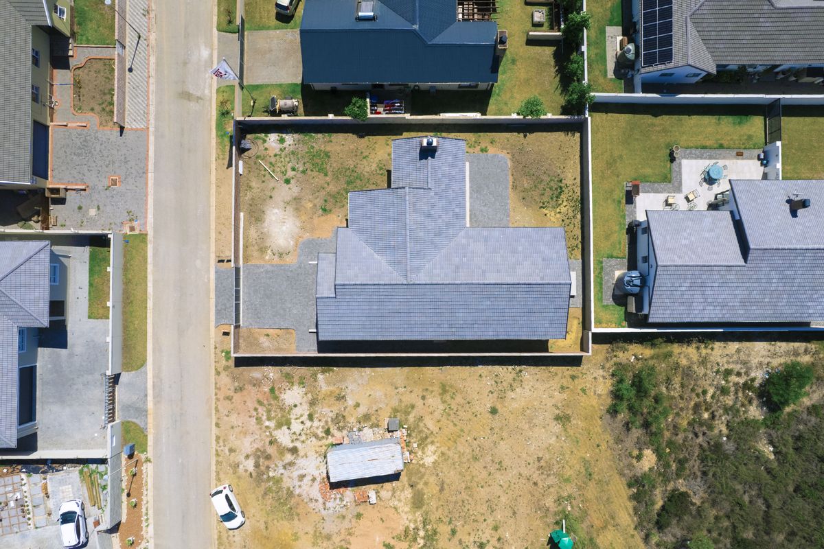 Contemporary Newly Built Family Home | Fountains Estate - Photo 3