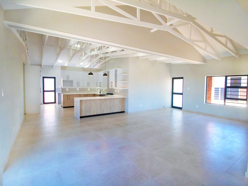 Contemporary Newly Built Family Home | Fountains Estate - Photo 7