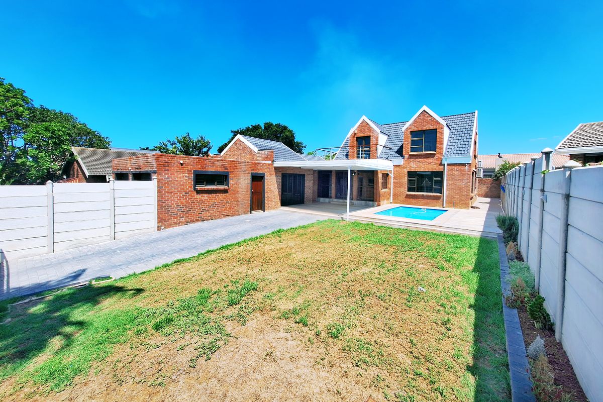 Secure, Entertainer-Friendly Family Home with Expansion Potential – Noorsekloof - Photo 4