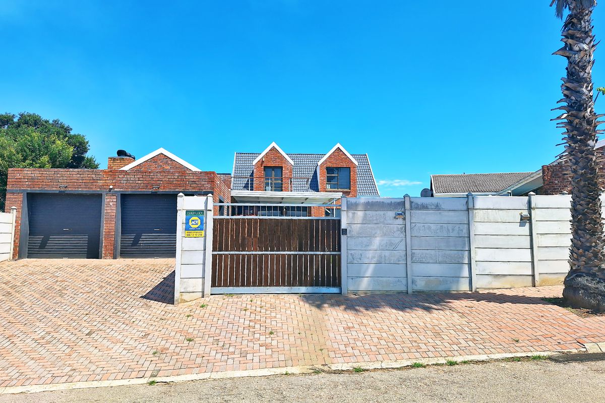 Secure, Entertainer-Friendly Family Home with Expansion Potential – Noorsekloof - Photo 2