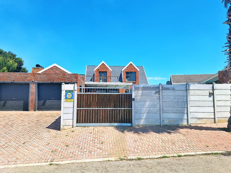 Secure, Entertainer-Friendly Family Home with Expansion Potential – Noorsekloof - Photo 2