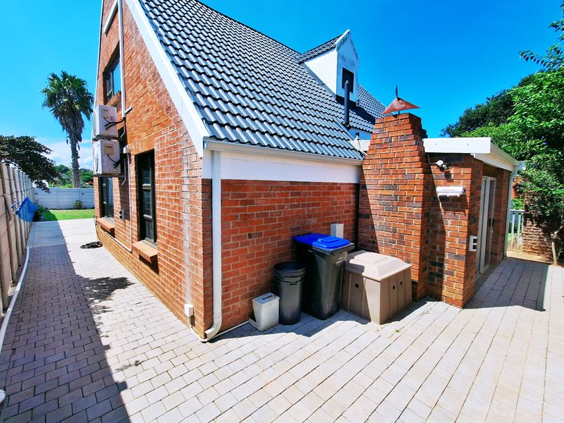 Secure, Entertainer-Friendly Family Home with Expansion Potential – Noorsekloof - Photo 8