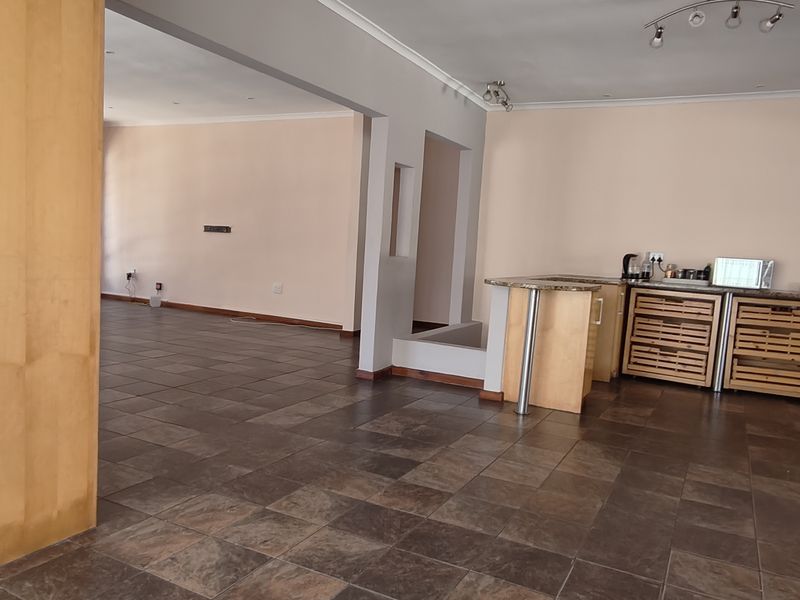 Stunning 4 bedroom Freehold To Let in Newton Park, Gqeberha. Perfect for family living. - Photo 8