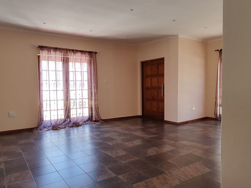 Stunning 4 bedroom Freehold To Let in Newton Park, Gqeberha. Perfect for family living. - Photo 9
