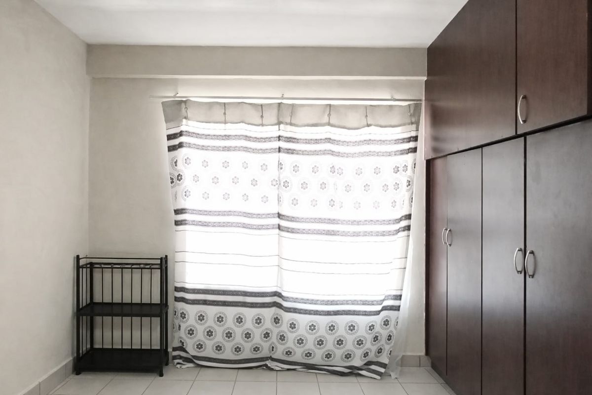 Stylish & Convenient 2‐Bedroom Apartment in Roodia – Heart of Potchefstroom! - Photo 5