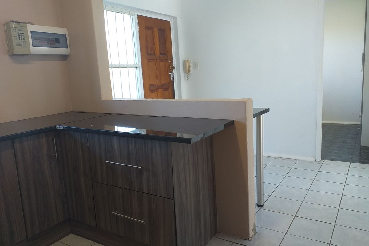 2 bedroom to Rent- Southernwood - Photo 5