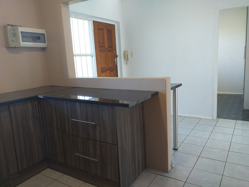 2 bedroom to Rent- Southernwood - Photo 5