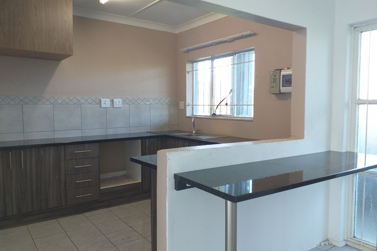 2 bedroom to Rent- Southernwood - Photo 3