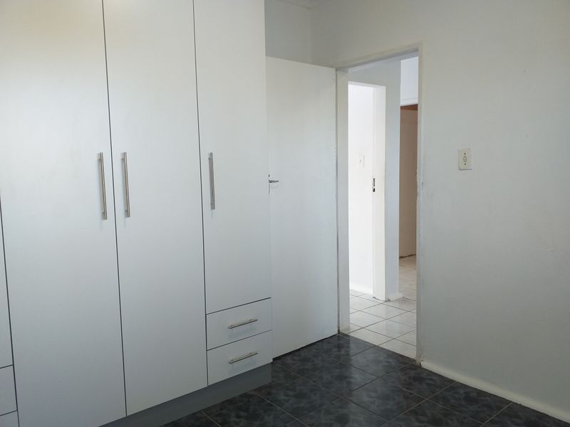 2 bedroom to Rent- Southernwood - Photo 10