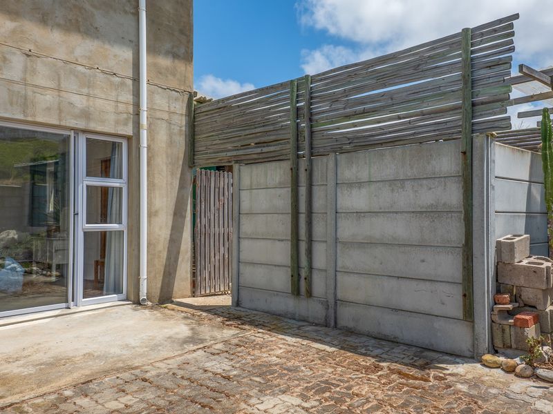 Spacious home with sea views - Photo 6