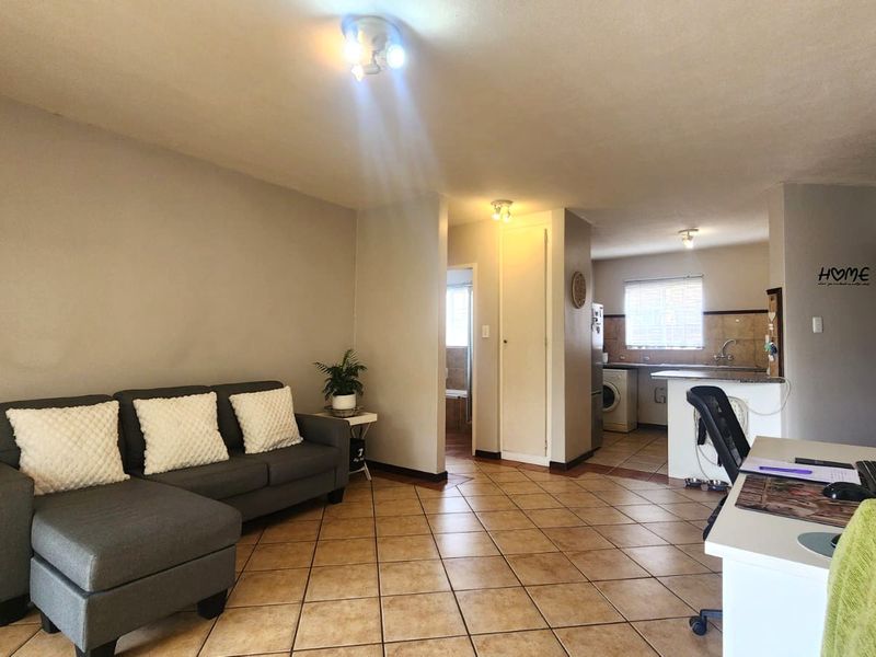 Neat Corner Unit with Exceptionally Large Garden - Photo 4