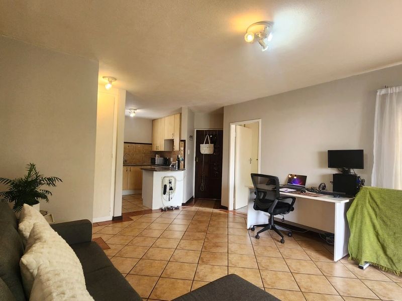 Neat Corner Unit with Exceptionally Large Garden - Photo 5