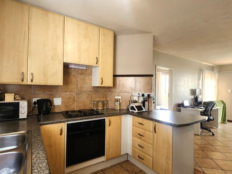 Neat Corner Unit with Exceptionally Large Garden - Photo 6