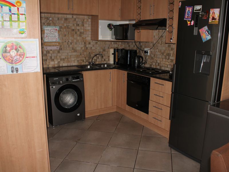 Charming simplex in Secure Estate in Albertsdal, Alberton—perfect for first-time buyers or investor - Photo 5