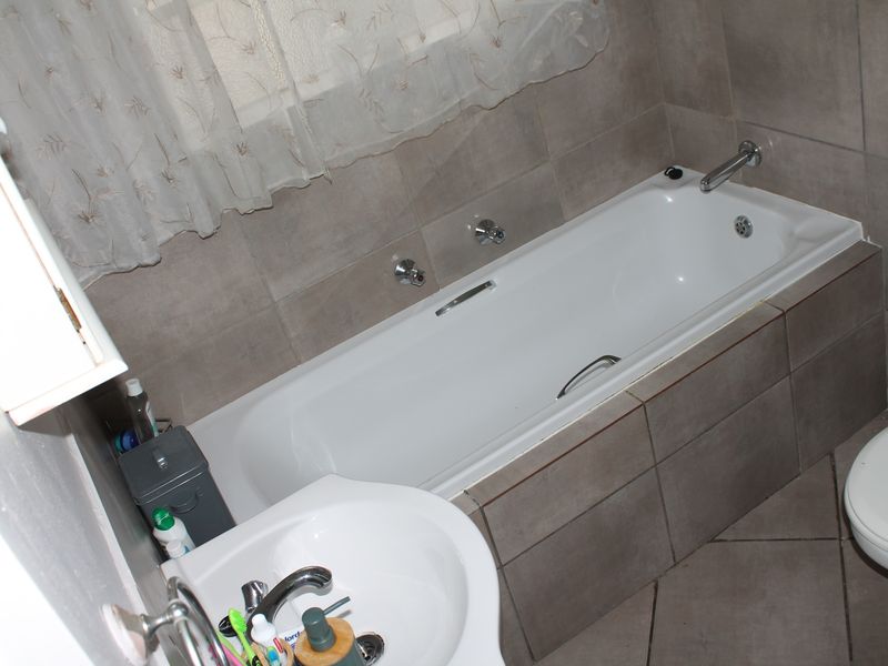 Charming simplex in Secure Estate in Albertsdal, Alberton—perfect for first-time buyers or investor - Photo 9