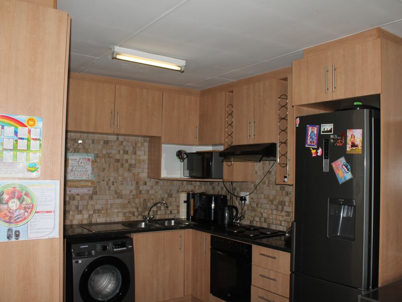 Charming simplex in Secure Estate in Albertsdal, Alberton—perfect for first-time buyers or investor - Photo 1