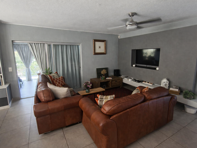 Dual Mandate. Beautiful Family Home with Scenic Views in Rockcliff Estate - Photo 9