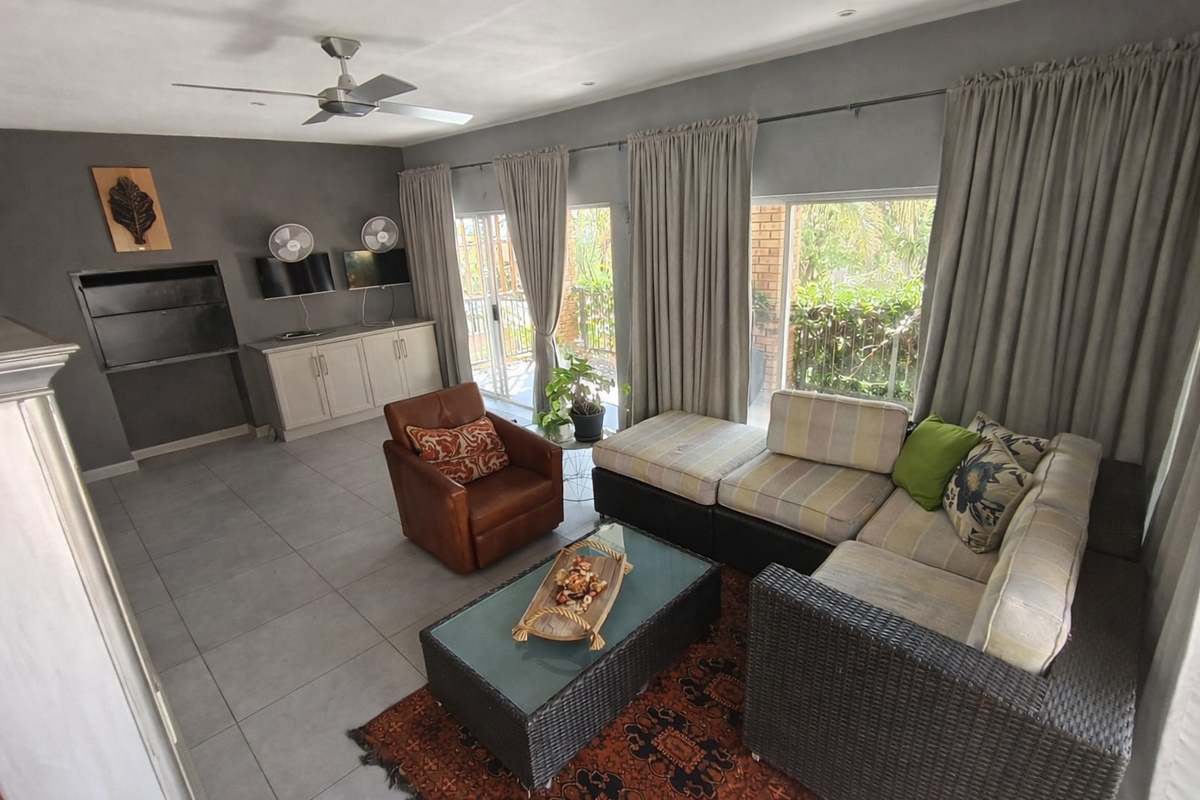 Dual Mandate. Beautiful Family Home with Scenic Views in Rockcliff Estate - Photo 3