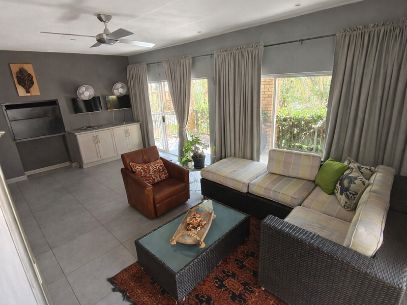 Dual Mandate. Beautiful Family Home with Scenic Views in Rockcliff Estate - Photo 3