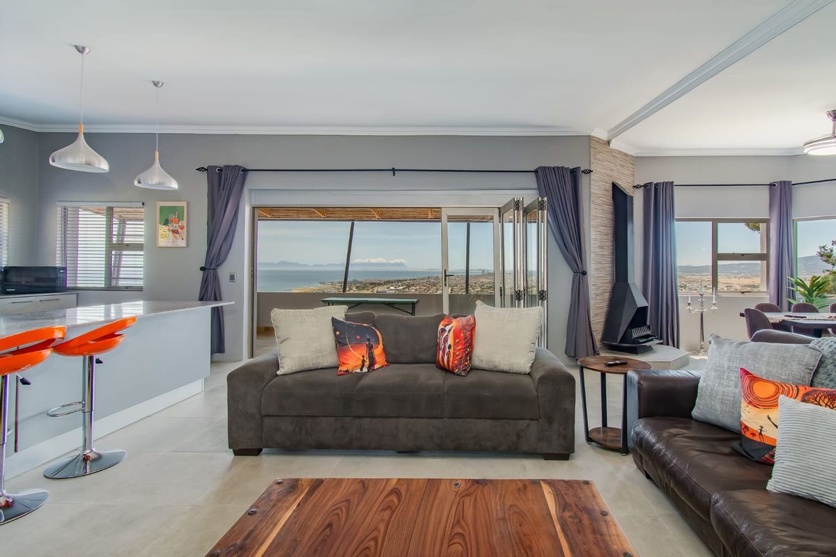 Brand New 4-Bedroom Fully Furnished House for Rent – Gordon's Bay - six month lease only! - Photo 3