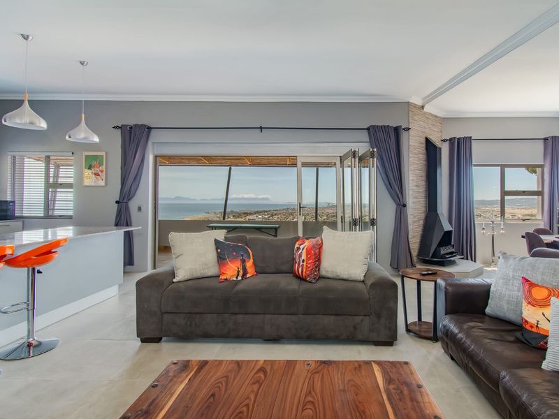 Brand New 4-Bedroom Fully Furnished House for Rent – Gordon's Bay - six month lease only! - Photo 3