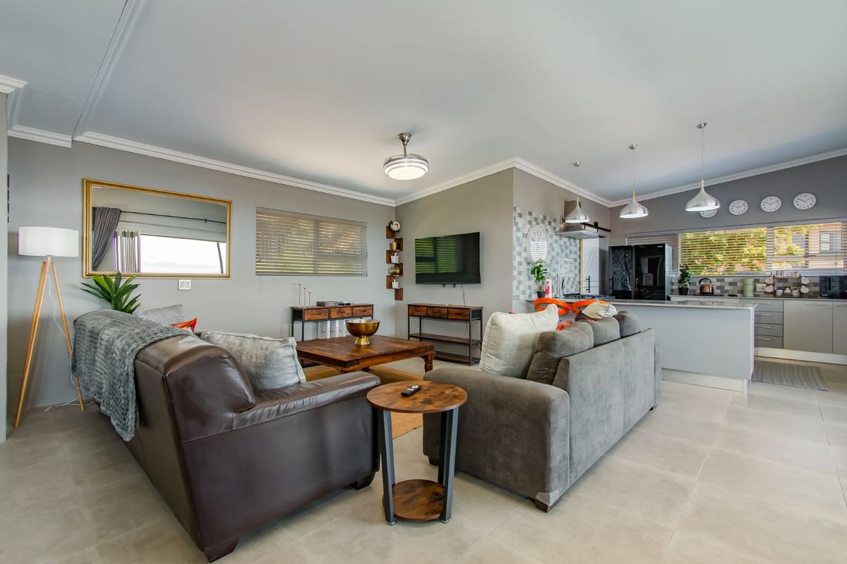 Brand New 4-Bedroom Fully Furnished House for Rent – Gordon's Bay - six month lease only! - Photo 5