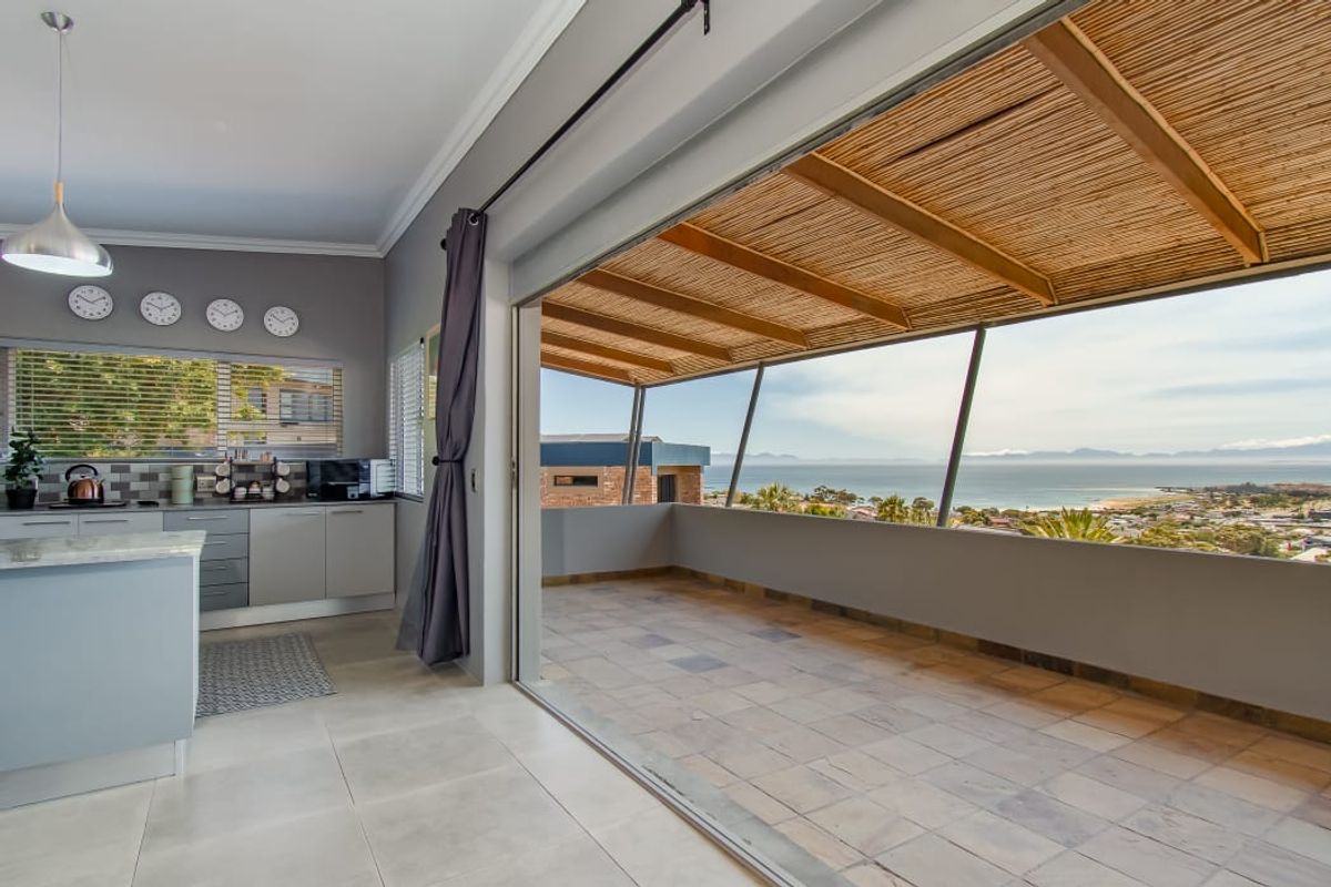 Brand New 4-Bedroom Fully Furnished House for Rent – Gordon's Bay - six month lease only! - Photo 4