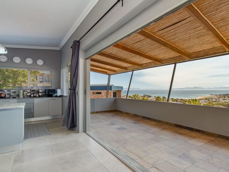 Brand New 4-Bedroom Fully Furnished House for Rent – Gordon's Bay - six month lease only! - Photo 4