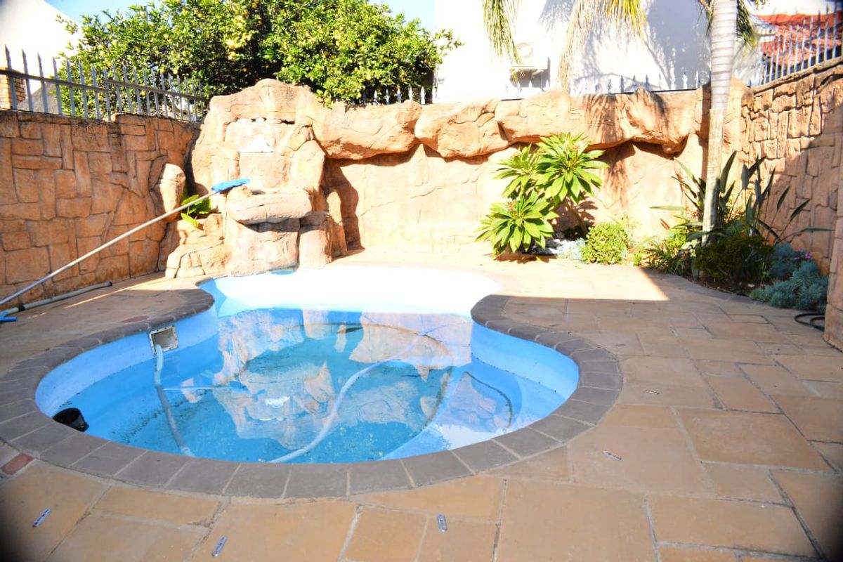 Secure Family Living - Photo 3