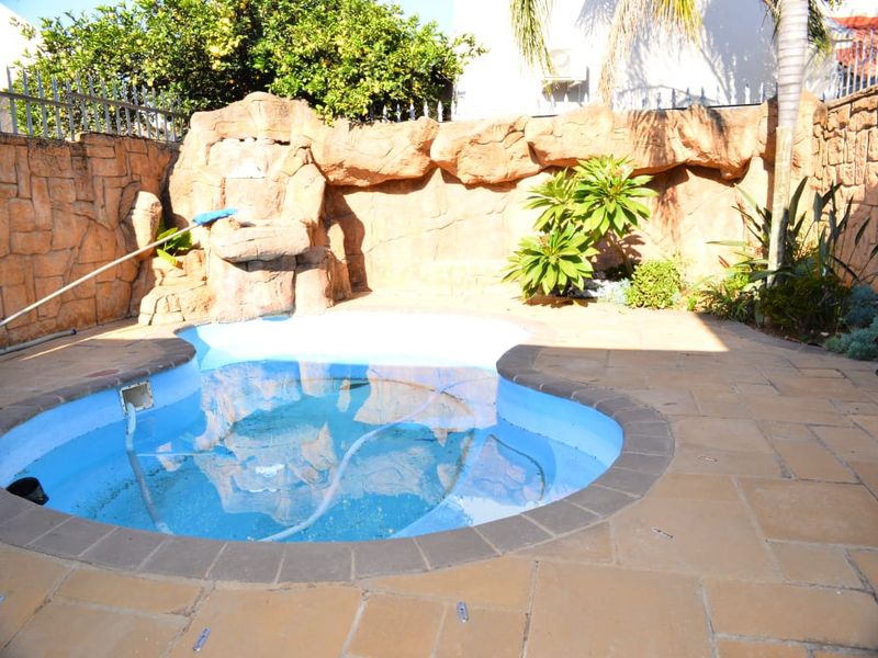 Secure Family Living - Photo 3