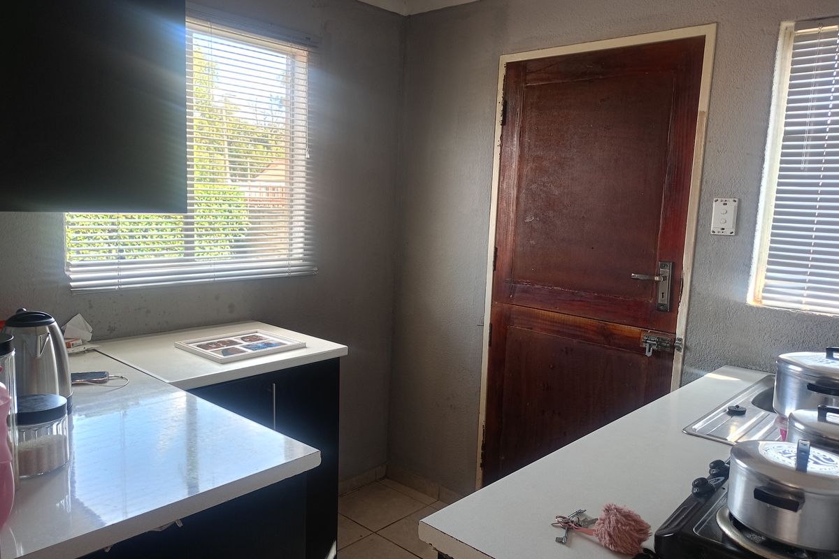 Freehold Pending Sale In Vereeniging - Photo 3