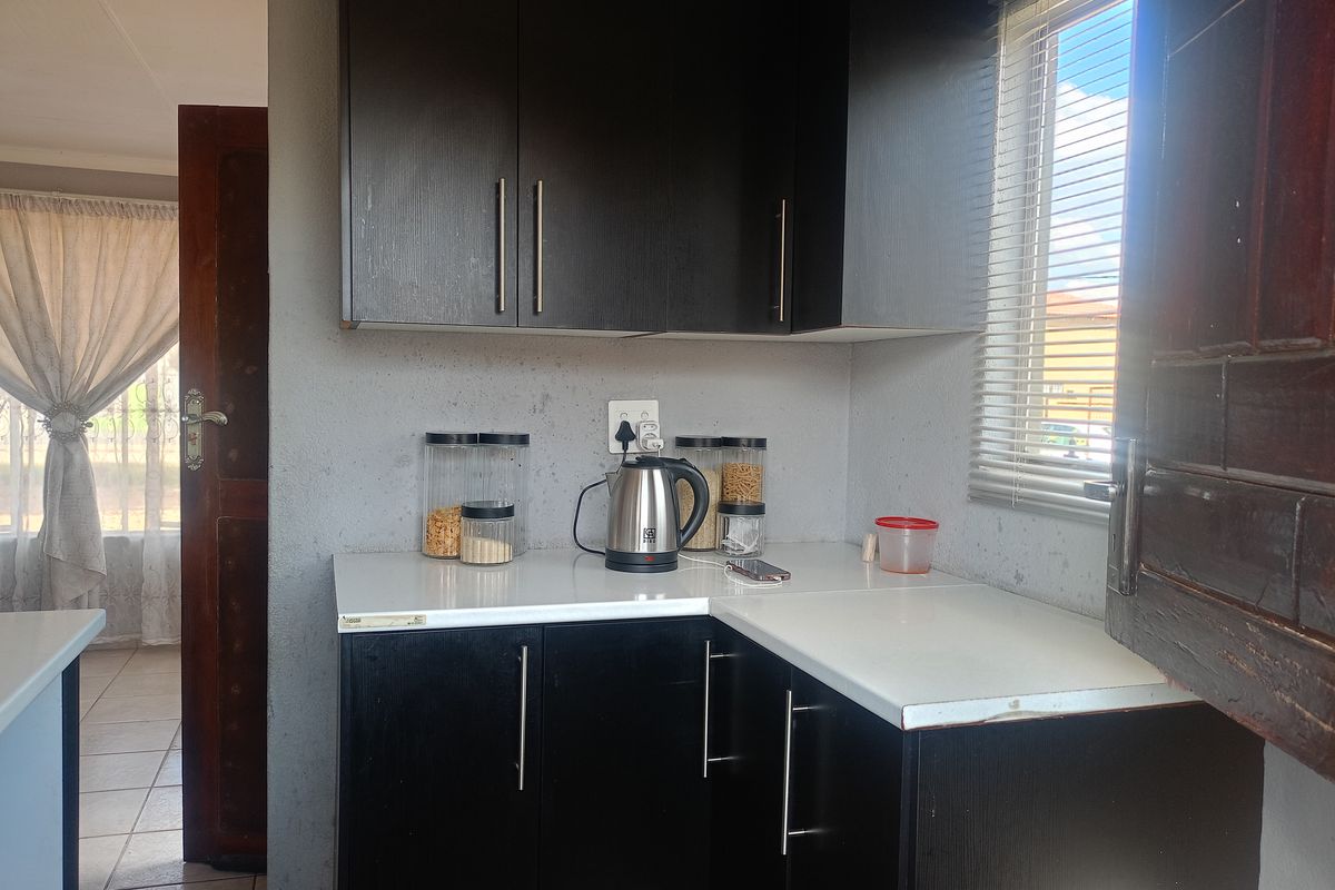 Freehold Pending Sale In Vereeniging - Photo 5