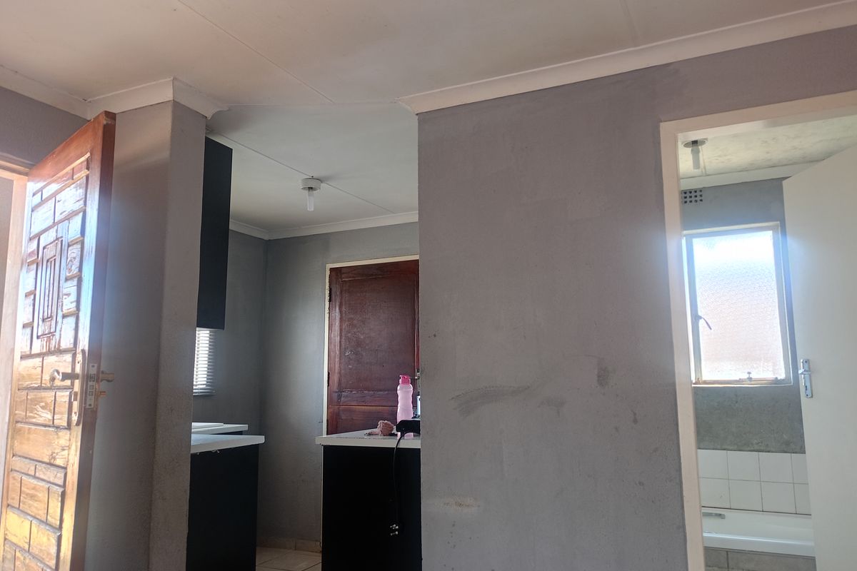 Freehold Pending Sale In Vereeniging - Photo 4