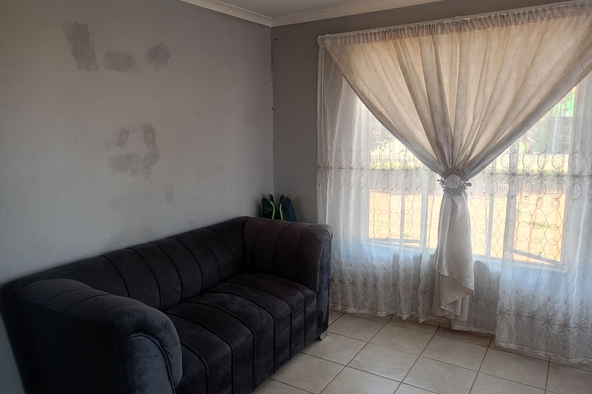 Freehold Pending Sale In Vereeniging - Photo 2